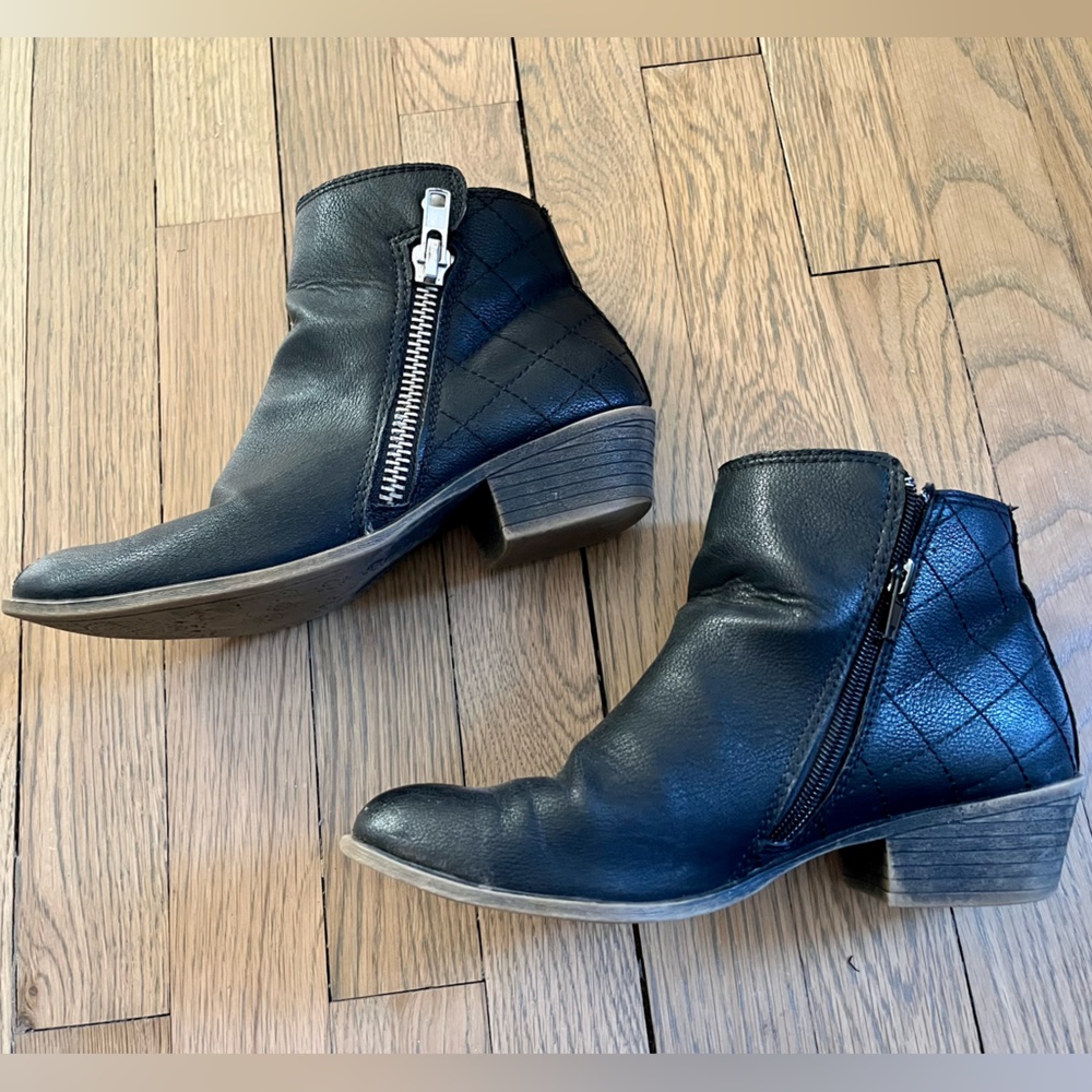Madden Girl Hysteric Black Booties. Size 7.
